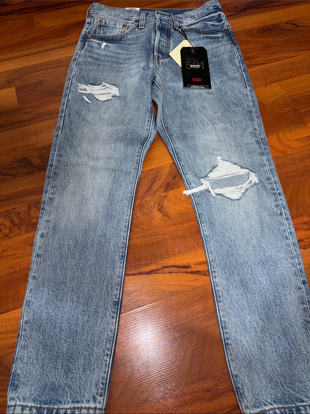 Levi's women’s distressed Skinny High Rise 501 Jeans 26 x 28